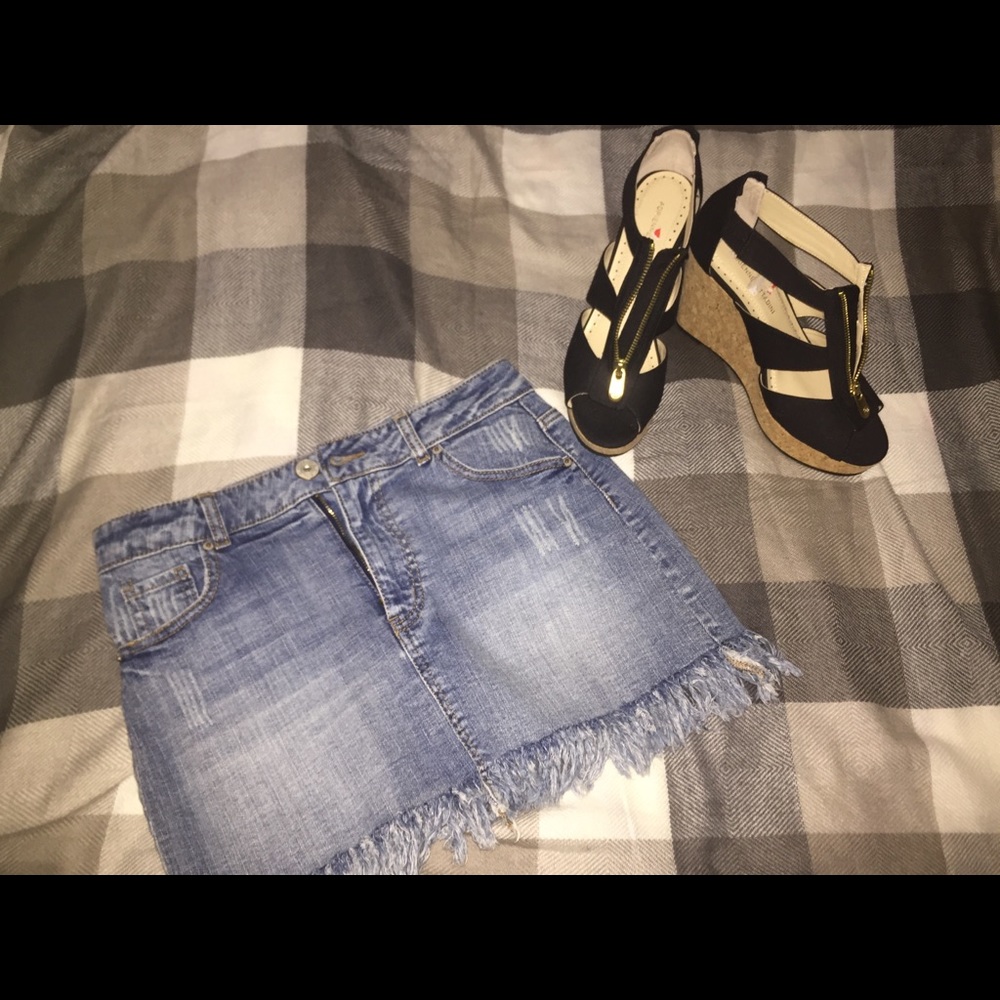 Denim distressed skirt